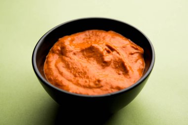 Peri Peri Sos bir kase, aslen Portekiz, piri piri veya Afrika kuş bakışı biber kullanılarak yapılan bir sıcak sos. seçici odaklama