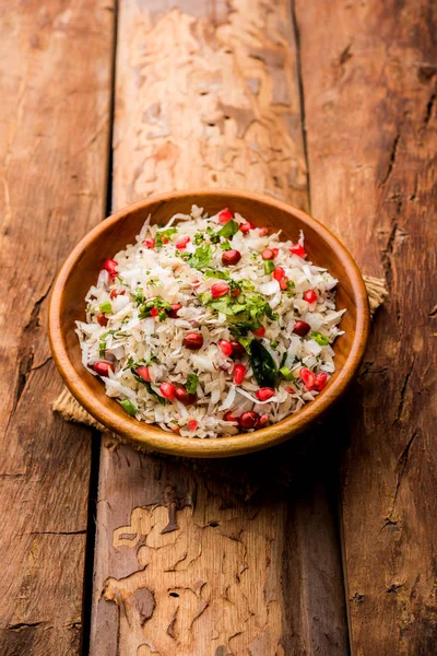 Dapde Pohe Typical Maharashtrian Breakfast Made Thin Variety Poha Fresh — Stock Photo, Image