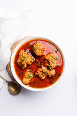 Lauki kofta Curry, bottel gourd veya Doodhi kullanılarak yapılmış, bir kase veya karahi hizmet vermektedir. seçici odak
