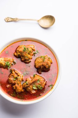 Lauki kofta Curry, bottel gourd veya Doodhi kullanılarak yapılmış, bir kase veya karahi hizmet vermektedir. seçici odak