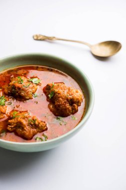Lauki kofta Curry, bottel gourd veya Doodhi kullanılarak yapılmış, bir kase veya karahi hizmet vermektedir. seçici odak