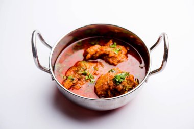 Lauki kofta Curry, bottel gourd veya Doodhi kullanılarak yapılmış, bir kase veya karahi hizmet vermektedir. seçici odak