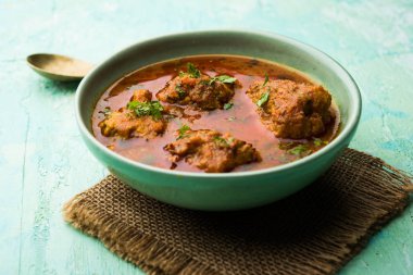 Lauki kofta Curry, bottel gourd veya Doodhi kullanılarak yapılmış, bir kase veya karahi hizmet vermektedir. seçici odak