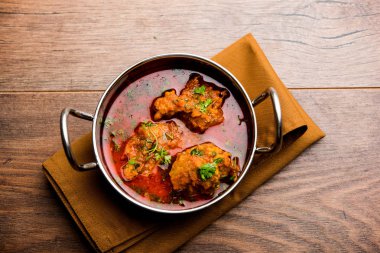 Lauki kofta Curry, bottel gourd veya Doodhi kullanılarak yapılmış, bir kase veya karahi hizmet vermektedir. seçici odak