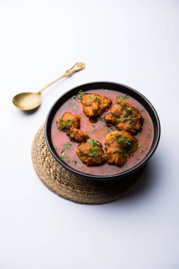 Lauki kofta Curry, bottel gourd veya Doodhi kullanılarak yapılmış, bir kase veya karahi hizmet vermektedir. seçici odak