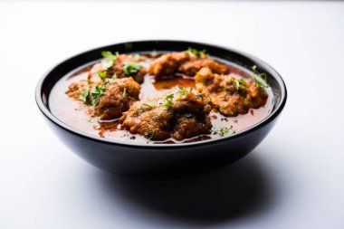 Lauki kofta Curry, bottel gourd veya Doodhi kullanılarak yapılmış, bir kase veya karahi hizmet vermektedir. seçici odak