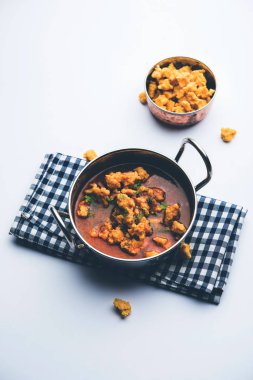Ev de Moong Wadi veya moongwadi veya moongodi Sabzi olarak bilinen Mung dal masala vadi yaptı. Özellikle Vidarbha bölgesinden popüler bir Maharashtrian tarifi.