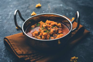 Ev de Moong Wadi veya moongwadi veya moongodi Sabzi olarak bilinen Mung dal masala vadi yaptı. Özellikle Vidarbha bölgesinden popüler bir Maharashtrian tarifi.