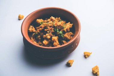 Ev de Moong Wadi veya moongwadi veya moongodi Sabzi olarak bilinen Mung dal masala vadi yaptı. Özellikle Vidarbha bölgesinden popüler bir Maharashtrian tarifi.