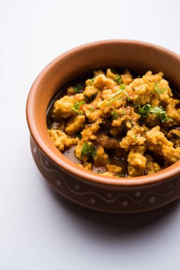 Ev de Moong Wadi veya moongwadi veya moongodi Sabzi olarak bilinen Mung dal masala vadi yaptı. Özellikle Vidarbha bölgesinden popüler bir Maharashtrian tarifi.