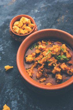 Ev de Moong Wadi veya moongwadi veya moongodi Sabzi olarak bilinen Mung dal masala vadi yaptı. Özellikle Vidarbha bölgesinden popüler bir Maharashtrian tarifi.