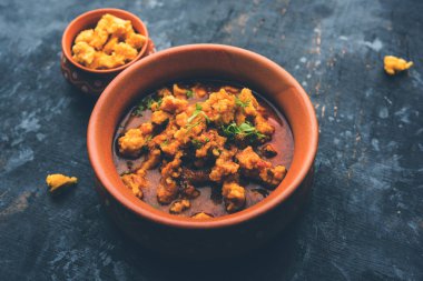 Ev de Moong Wadi veya moongwadi veya moongodi Sabzi olarak bilinen Mung dal masala vadi yaptı. Özellikle Vidarbha bölgesinden popüler bir Maharashtrian tarifi.
