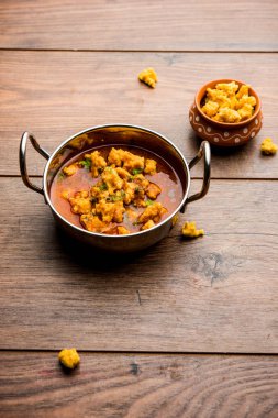 Ev de Moong Wadi veya moongwadi veya moongodi Sabzi olarak bilinen Mung dal masala vadi yaptı. Özellikle Vidarbha bölgesinden popüler bir Maharashtrian tarifi.