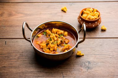 Ev de Moong Wadi veya moongwadi veya moongodi Sabzi olarak bilinen Mung dal masala vadi yaptı. Özellikle Vidarbha bölgesinden popüler bir Maharashtrian tarifi.