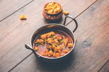 Ev de Moong Wadi veya moongwadi veya moongodi Sabzi olarak bilinen Mung dal masala vadi yaptı. Özellikle Vidarbha bölgesinden popüler bir Maharashtrian tarifi.