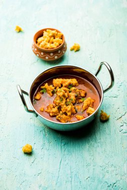 Ev de Moong Wadi veya moongwadi veya moongodi Sabzi olarak bilinen Mung dal masala vadi yaptı. Özellikle Vidarbha bölgesinden popüler bir Maharashtrian tarifi.