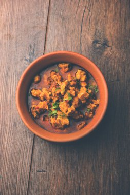 Ev de Moong Wadi veya moongwadi veya moongodi Sabzi olarak bilinen Mung dal masala vadi yaptı. Özellikle Vidarbha bölgesinden popüler bir Maharashtrian tarifi.