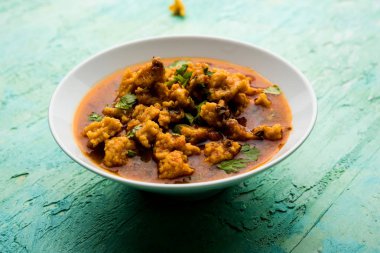 Ev de Moong Wadi veya moongwadi veya moongodi Sabzi olarak bilinen Mung dal masala vadi yaptı. Özellikle Vidarbha bölgesinden popüler bir Maharashtrian tarifi.