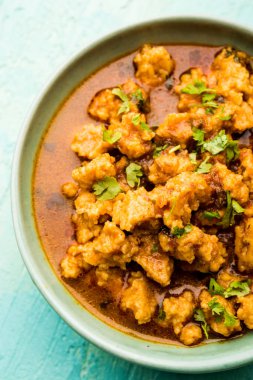 Ev de Moong Wadi veya moongwadi veya moongodi Sabzi olarak bilinen Mung dal masala vadi yaptı. Özellikle Vidarbha bölgesinden popüler bir Maharashtrian tarifi.