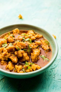 Ev de Moong Wadi veya moongwadi veya moongodi Sabzi olarak bilinen Mung dal masala vadi yaptı. Özellikle Vidarbha bölgesinden popüler bir Maharashtrian tarifi.