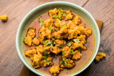 Ev de Moong Wadi veya moongwadi veya moongodi Sabzi olarak bilinen Mung dal masala vadi yaptı. Özellikle Vidarbha bölgesinden popüler bir Maharashtrian tarifi.