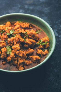 Ev de Moong Wadi veya moongwadi veya moongodi Sabzi olarak bilinen Mung dal masala vadi yaptı. Özellikle Vidarbha bölgesinden popüler bir Maharashtrian tarifi.