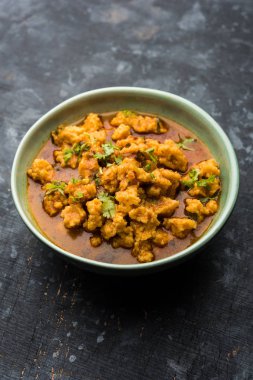 Ev de Moong Wadi veya moongwadi veya moongodi Sabzi olarak bilinen Mung dal masala vadi yaptı. Özellikle Vidarbha bölgesinden popüler bir Maharashtrian tarifi.