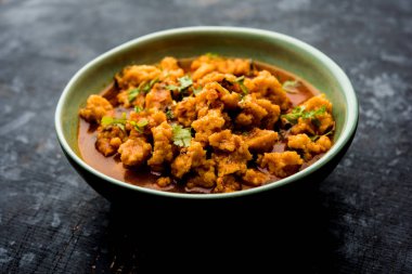Ev de Moong Wadi veya moongwadi veya moongodi Sabzi olarak bilinen Mung dal masala vadi yaptı. Özellikle Vidarbha bölgesinden popüler bir Maharashtrian tarifi.