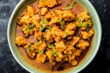 Ev de Moong Wadi veya moongwadi veya moongodi Sabzi olarak bilinen Mung dal masala vadi yaptı. Özellikle Vidarbha bölgesinden popüler bir Maharashtrian tarifi.