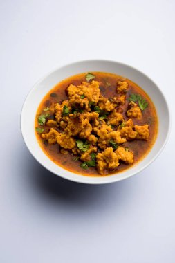 Ev de Moong Wadi veya moongwadi veya moongodi Sabzi olarak bilinen Mung dal masala vadi yaptı. Özellikle Vidarbha bölgesinden popüler bir Maharashtrian tarifi.