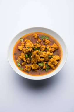 Ev de Moong Wadi veya moongwadi veya moongodi Sabzi olarak bilinen Mung dal masala vadi yaptı. Özellikle Vidarbha bölgesinden popüler bir Maharashtrian tarifi.