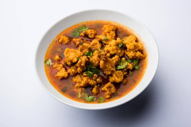 Ev de Moong Wadi veya moongwadi veya moongodi Sabzi olarak bilinen Mung dal masala vadi yaptı. Özellikle Vidarbha bölgesinden popüler bir Maharashtrian tarifi.
