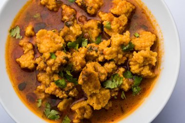 Ev de Moong Wadi veya moongwadi veya moongodi Sabzi olarak bilinen Mung dal masala vadi yaptı. Özellikle Vidarbha bölgesinden popüler bir Maharashtrian tarifi.