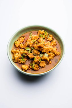 Ev de Moong Wadi veya moongwadi veya moongodi Sabzi olarak bilinen Mung dal masala vadi yaptı. Özellikle Vidarbha bölgesinden popüler bir Maharashtrian tarifi.