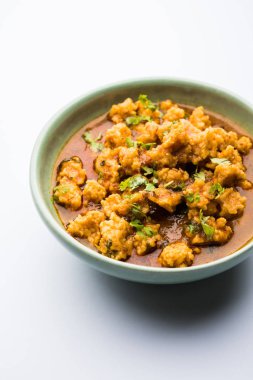 Ev de Moong Wadi veya moongwadi veya moongodi Sabzi olarak bilinen Mung dal masala vadi yaptı. Özellikle Vidarbha bölgesinden popüler bir Maharashtrian tarifi.