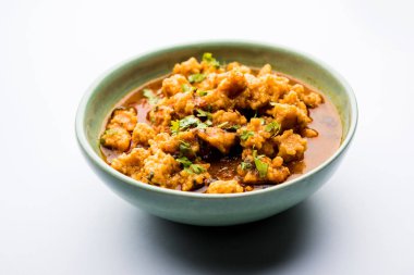 Ev de Moong Wadi veya moongwadi veya moongodi Sabzi olarak bilinen Mung dal masala vadi yaptı. Özellikle Vidarbha bölgesinden popüler bir Maharashtrian tarifi.