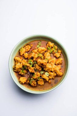 Ev de Moong Wadi veya moongwadi veya moongodi Sabzi olarak bilinen Mung dal masala vadi yaptı. Özellikle Vidarbha bölgesinden popüler bir Maharashtrian tarifi.