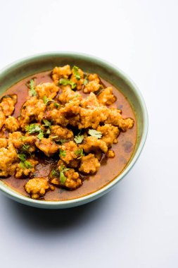 Ev de Moong Wadi veya moongwadi veya moongodi Sabzi olarak bilinen Mung dal masala vadi yaptı. Özellikle Vidarbha bölgesinden popüler bir Maharashtrian tarifi.