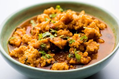 Ev de Moong Wadi veya moongwadi veya moongodi Sabzi olarak bilinen Mung dal masala vadi yaptı. Özellikle Vidarbha bölgesinden popüler bir Maharashtrian tarifi.