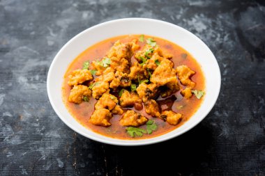 Ev de Moong Wadi veya moongwadi veya moongodi Sabzi olarak bilinen Mung dal masala vadi yaptı. Özellikle Vidarbha bölgesinden popüler bir Maharashtrian tarifi.