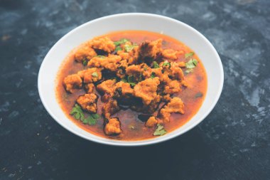Ev de Moong Wadi veya moongwadi veya moongodi Sabzi olarak bilinen Mung dal masala vadi yaptı. Özellikle Vidarbha bölgesinden popüler bir Maharashtrian tarifi.