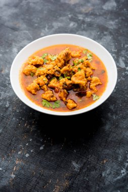 Ev de Moong Wadi veya moongwadi veya moongodi Sabzi olarak bilinen Mung dal masala vadi yaptı. Özellikle Vidarbha bölgesinden popüler bir Maharashtrian tarifi.