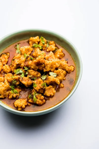 Ev de Moong Wadi veya moongwadi veya moongodi Sabzi olarak bilinen Mung dal masala vadi yaptı. Özellikle Vidarbha bölgesinden popüler bir Maharashtrian tarifi.