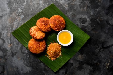 Podi Idli, hızlı ve kolay bir aperitifler ile yapılır. Sambar ve Hindistan cevizi Chutney ile hizmet vermektedir. seçici odak
