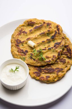 Thalip, Hindistan, Maharashtra popüler tuzlu Multi-grain pancake bir türüdür Hint Curd/tereyağı veya Ghee ile hizmet
