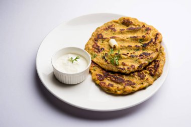 Thalip, Hindistan, Maharashtra popüler tuzlu Multi-grain pancake bir türüdür Hint Curd/tereyağı veya Ghee ile hizmet