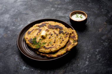 Thalip, Hindistan, Maharashtra popüler tuzlu Multi-grain pancake bir türüdür Hint Curd/tereyağı veya Ghee ile hizmet