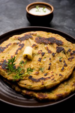 Thalip, Hindistan, Maharashtra popüler tuzlu Multi-grain pancake bir türüdür Hint Curd/tereyağı veya Ghee ile hizmet