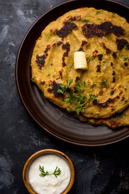 Thalip, Hindistan, Maharashtra popüler tuzlu Multi-grain pancake bir türüdür Hint Curd/tereyağı veya Ghee ile hizmet