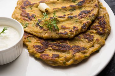 Thalip, Hindistan, Maharashtra popüler tuzlu Multi-grain pancake bir türüdür Hint Curd/tereyağı veya Ghee ile hizmet